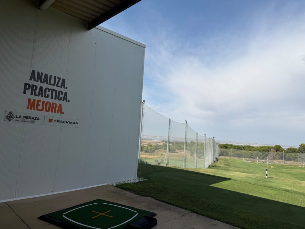 "TW" y el Real Club de Golf La peñaza. sala trackman